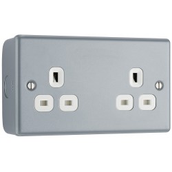 M/Clad 2 Gang Un/Switched Socket